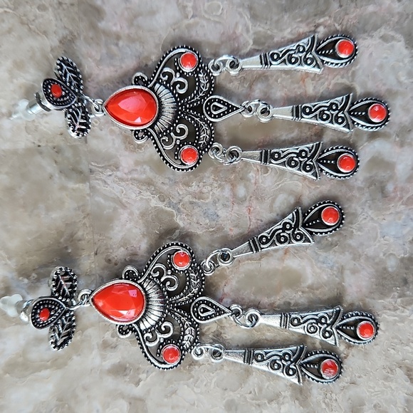 Elegant Silver and Red Dangle Earrings, New - Picture 1 of 3